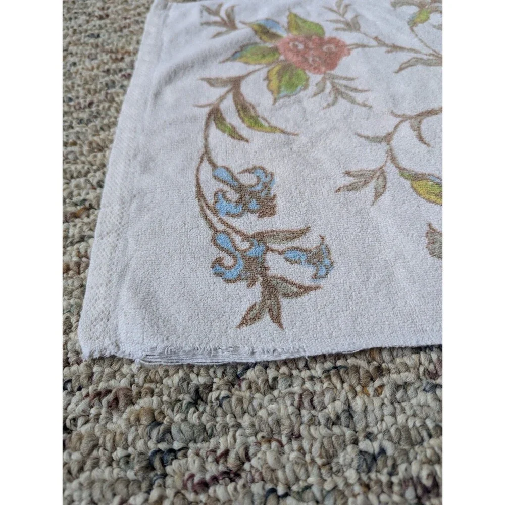 2 Vintage Floral Hand towels Springmaid Made USA Flowers Vines Leaves White